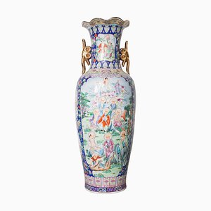 Jarrón chino grande de porcelana policromada con escena de caza, años 60