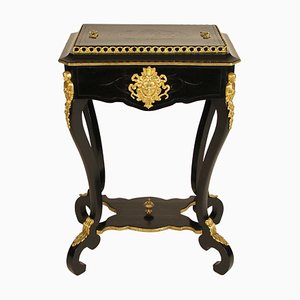 Tavolino Napoleone III ebanizzato con applicazioni in bronzo dorato, Francia, fine XIX secolo