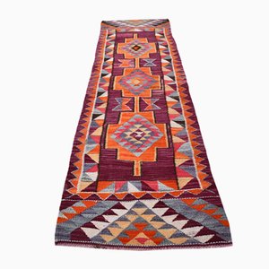 Alfombra de pasillo Kilim vintage, 1963