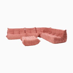Sofá modular Togo y reposapiés en rosa de Michel Ducaroy para Ligne Roset. Juego de 5