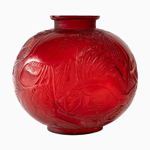 Jarrón Fish de vidrio rojo de Lalique