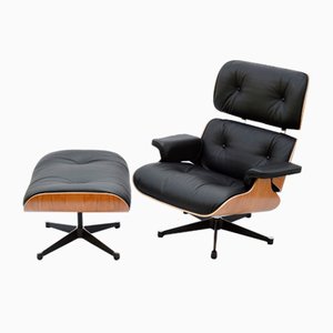 Eames Sessel & Fußhocker aus amerikanischem Kirschholz & schwarzem Leder von Vitra, 2er Set