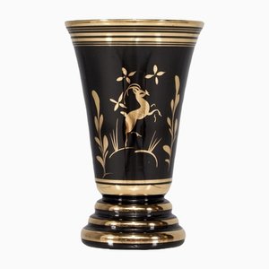Späte Art Deco Vase aus Hyalite Glas mit Antilopen Dekoration