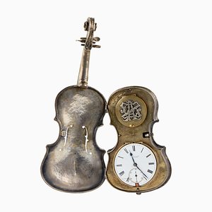 Geigenförmige Taschenuhr in silbernem Gehäuse, St. Petersburg, 1870er