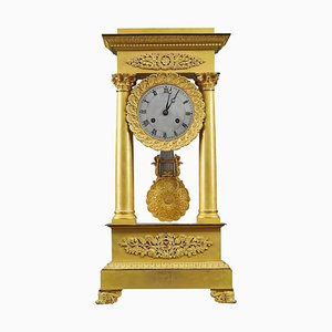 Große Restauration Portico Uhr aus vergoldeter Bronze