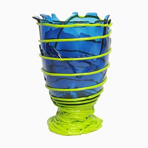 Klare blaue Pompitu II Vase in Mattgrün von Gaetano Pesce für Fish Design