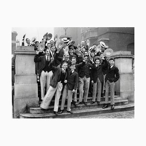 Imagno, Les élèves de l'École de Harrow retournent à l'école après Noël, 1929 / 2022, Photographie