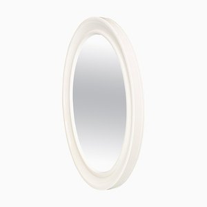 Espejo moderno ovalado de plástico blanco de Carrara & Matta, años 80