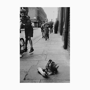 Thurston Hopkins, Street Games, 1954, fotografía en blanco y negro