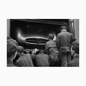 Joseph McKeown / Picture Post / Hulton Archive, Mercedes Inspection, 1954, fotografía en blanco y negro