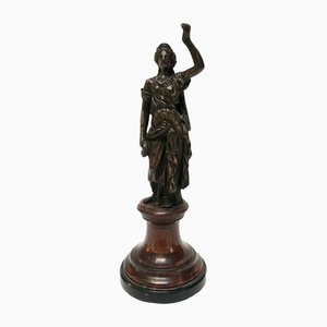 Antike neoklassizistische Frauenfigur aus Bronze auf Marmorsockel