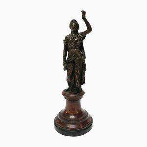 Figura di donna neoclassica antica in bronzo su base in marmo
