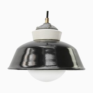 Lámparas colgantes industriales vintage de hierro fundido, porcelana y vidrio opalino