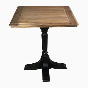 Mesa de bistró de madera con patas negras