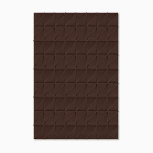 Tappeto a forma di triangolo color cioccolato di Marqqa