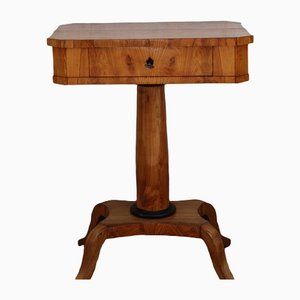 Mesa de costura antigua de madera