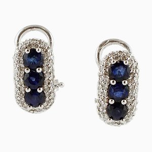 Aretes de oro blanco de 18 k con diamantes y zafiros azules. Juego de 2