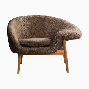 Sheepskin Drake Fried Egg Right Lounge Chair by Warm Nordic