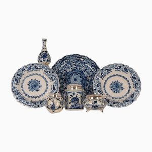 Niederländische Delftware Teller in Blau & Weiß, Vase & Teedose, 1940er, 8er Set
