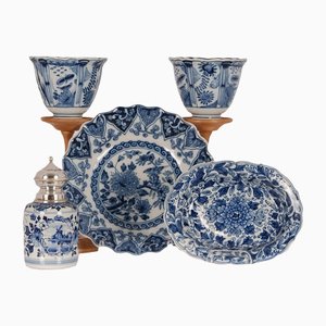 Platos Delftware holandeses en azul y blanco, carrito de té y tazas Wanli Crow, años 50. Juego de 5