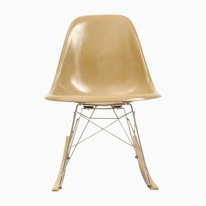 Sedia a dondolo di Charles & Ray Eames