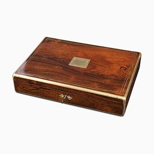 Caja de palisandro con detalles de latón, década de 1850