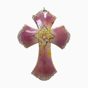Croce da parete di Gesù Mid-Century in rame smaltato rosa di Limoges, Francia