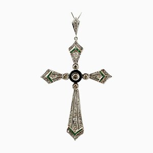 Collier pendentif croix en or blanc 14 carats avec diamants, émeraudes et onyx
