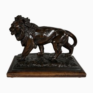 Escultura de león majestuoso de Edouard Delabrierre, década de 1900