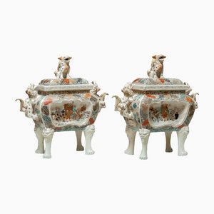 Antike japanische geschützte Meiji Hundeurnen aus Keramik von Satsuma, 2er Set