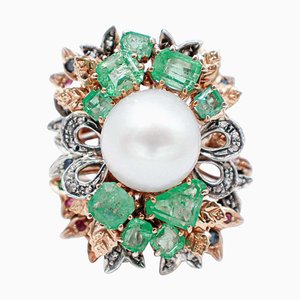 Anello in oro rosa 9kt e argento con perla dei mari del sud, diamanti, smeraldi, zaffiri e rubini