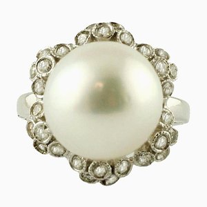 Anillo de oro blanco de 14 quilates con perlas de los mares del Sur y diamantes