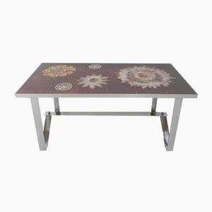 Mesa vintage de azulejos con estampado floral