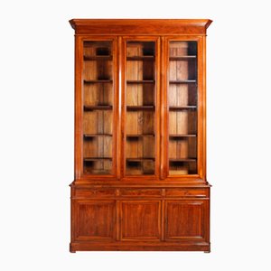 Mueble de biblioteca antiguo