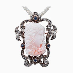 Broche o colgante de oro rosa y plata de 14 quilates con coral, zafiros y diamantes