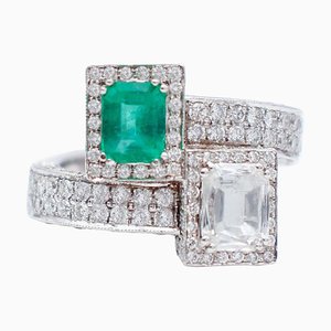14 Karat Weißgold Contrarié Ring mit Smaragd und Diamanten