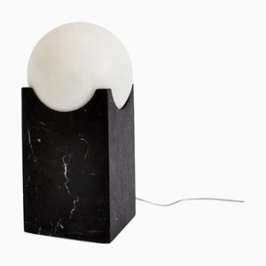 Lámpara Eclipse pequeña hecha a mano de mármol Marquina negro de Fiam