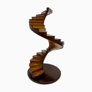 Antikes Modell einer gewundenen Treppe aus Holz