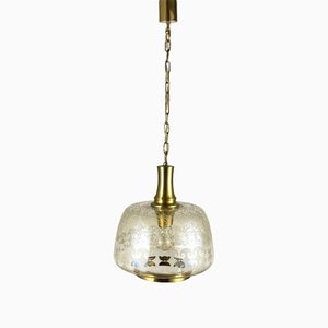 Lámpara colgante alemana vintage de latón dorado y vidrio, años 70