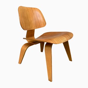 Poltrona LCW in frassino di Charles & Ray Eames per Herman Miller, anni '50