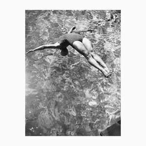 Fox Photos, Betty Slade Dives, 1968, Tirage à la Gélatine Argentée