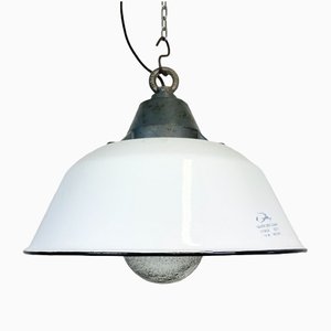 Lámpara colgante industrial de hierro fundido y esmalte blanco con cubierta de vidrio, años 60
