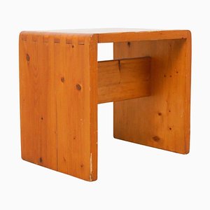 Taburete de madera de pino de Charlotte Perriand para Les Arcs