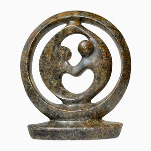 Sculpture Abstraite Cercle d'Amour Vintage en Pierre