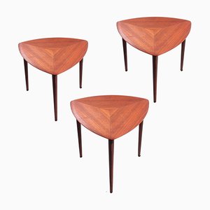 Tavolini a incastro triangolari in teak, anni '50, set di 3
