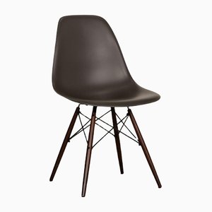 Grauer DSR Beistellstuhl aus Kunststoff & Holz von Eames für Vitra