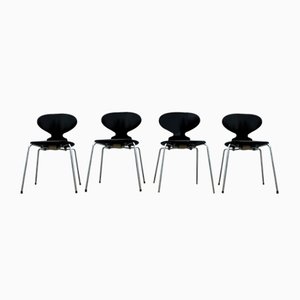 Chaises Ant Vintage Noires par Arne Jacobsen pour Fritz Hansen, Set de 4
