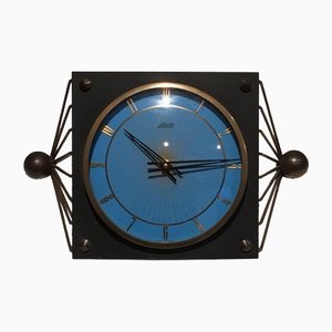 Orologio in metallo laccato, vetro e ottone, anni '50