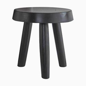 Taburete bajo de leche teñida en negro
