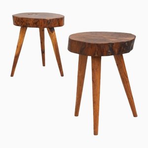 Taburetes o mesas auxiliares de madera con trípode, años 50, Francia. Juego de 2